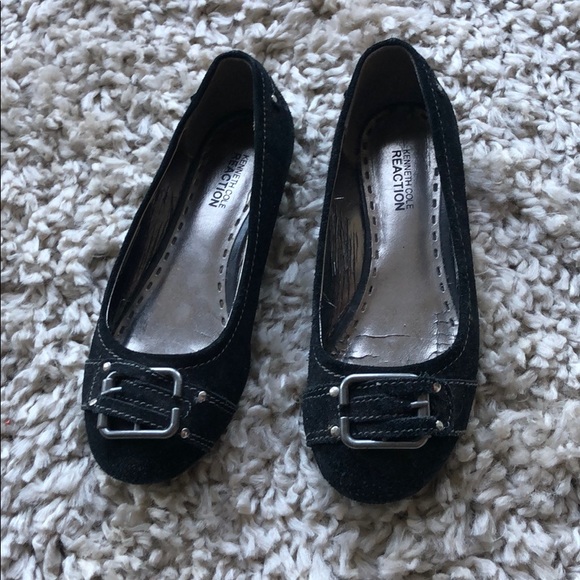Kenneth Cole Reaction Black Flats - Picture 3 of 8